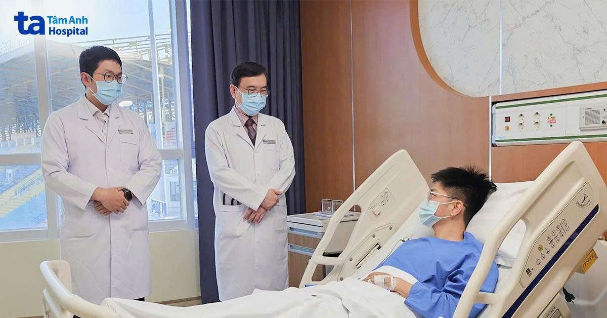 Hẹp nặng ba mạch máu tim ở tuổi 30