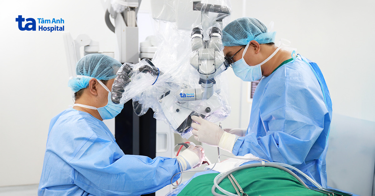 Hết mù nhờ AI giúp bác sĩ mổ u não