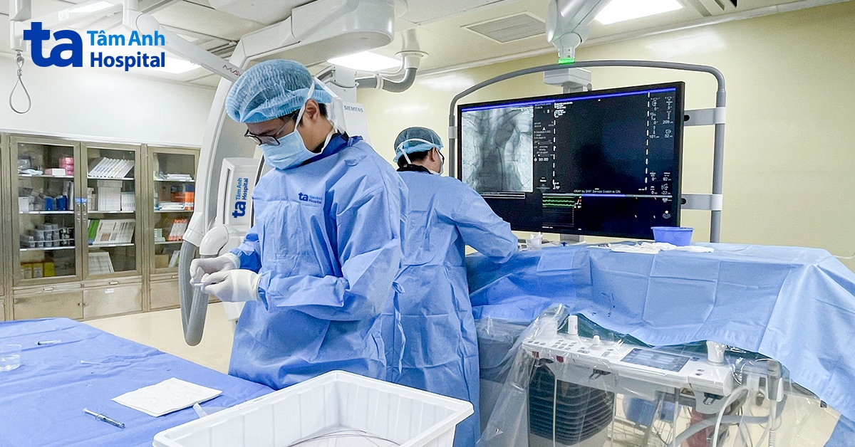Ho ra máu diễn tiến suy hô hấp cấp vì lao phổi