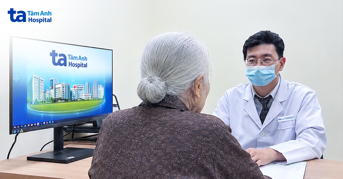 Khó thở, sốt cao do nhiễm trùng hệ tiết niệu