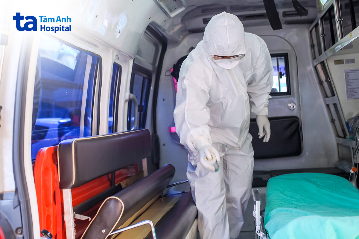 khử khuẩn xe cấp cứu phòng ebola