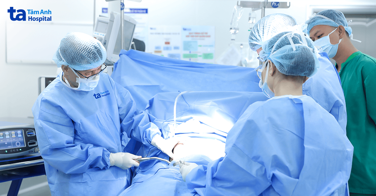 Lõm ngực chèn ép tim phổi
