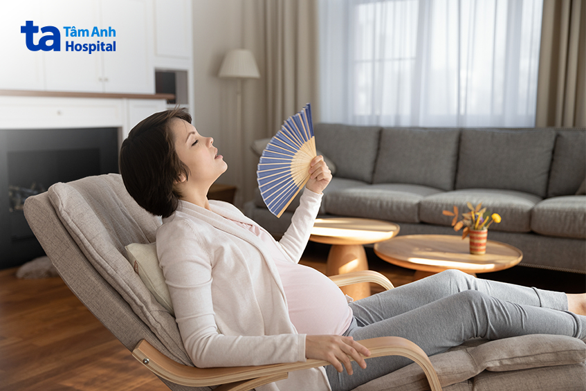 Mẹ bầu nghỉ ngơi khi bị bốc hỏa
