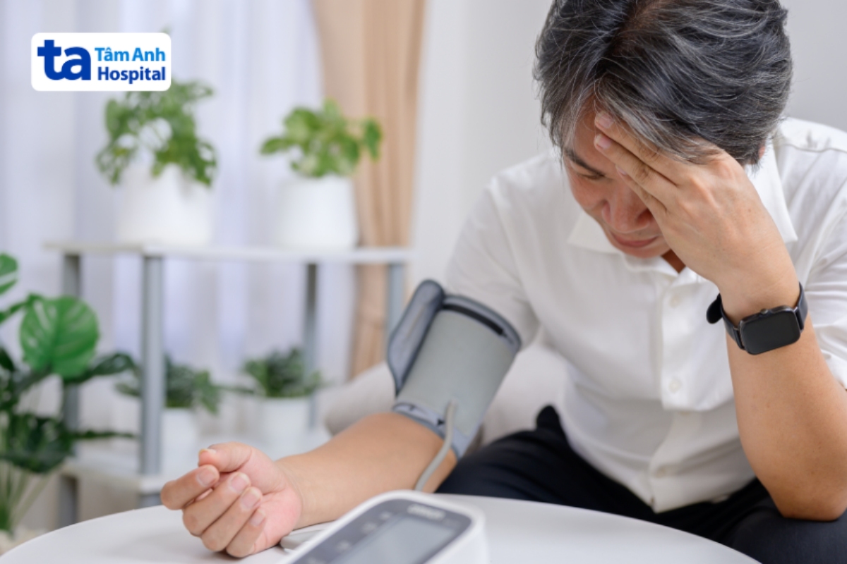 Nam Giới Đo Huyết Áp