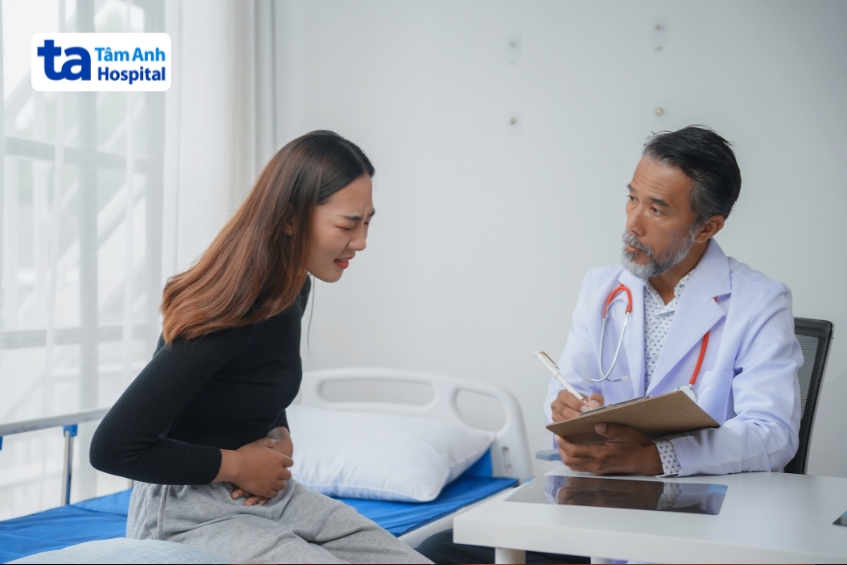 Người lớn cần thăm khám nếu bị tiêu chảy kéo dài hoặc kèm theo triệu chứng bất thường