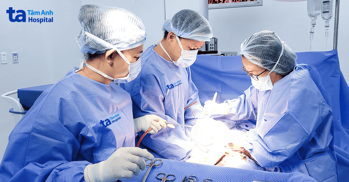 Người phụ nữ mang u xơ tử cung to như thai 5 tháng