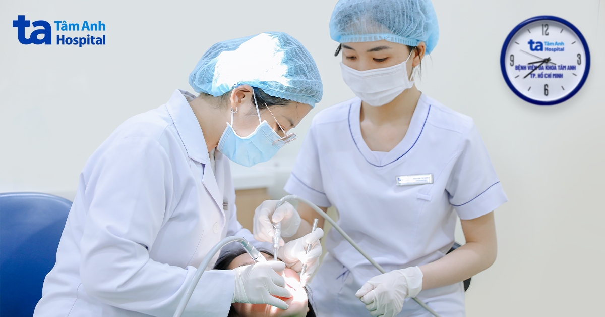 Nguy cơ mất hai răng do nhiễm trùng kéo dài