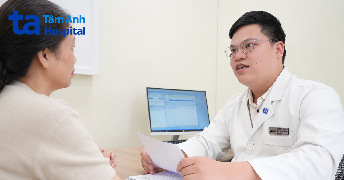Nội soi ngược dòng tán sỏi niệu quản cho người phụ nữ ứ mủ thận