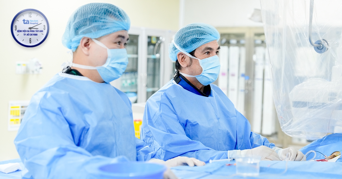 Nút mạch thu nhỏ u gan to bằng quả bưởi