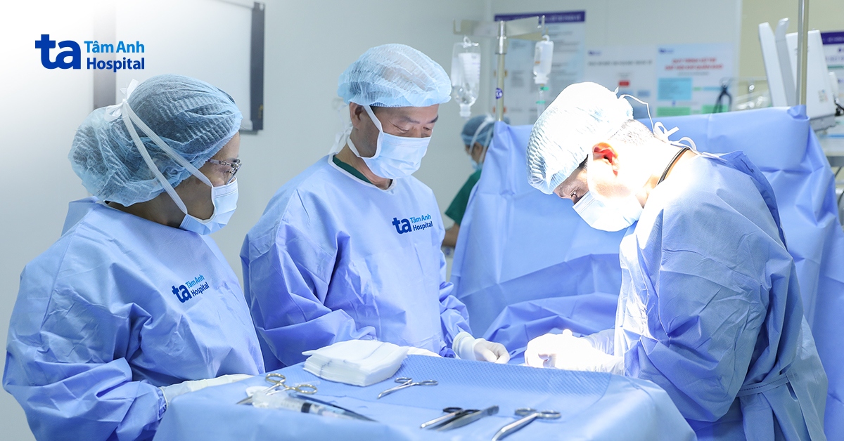 Phẫu thuật điều trị bệnh tiểu khó cho bé trai