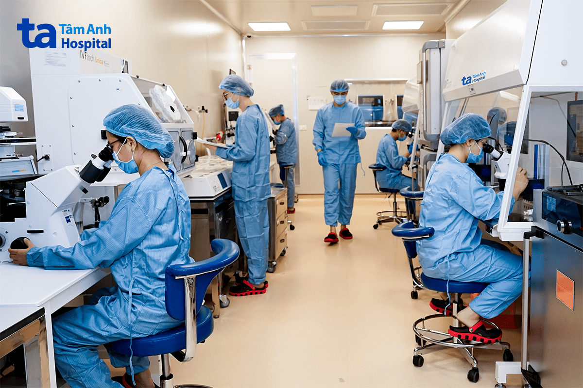Phòng Lab đạt chuẩn ISO 5 đảm bảo môi trường nuôi cấy phôi tối ưu tại Bệnh viện Đa khoa Tâm Anh