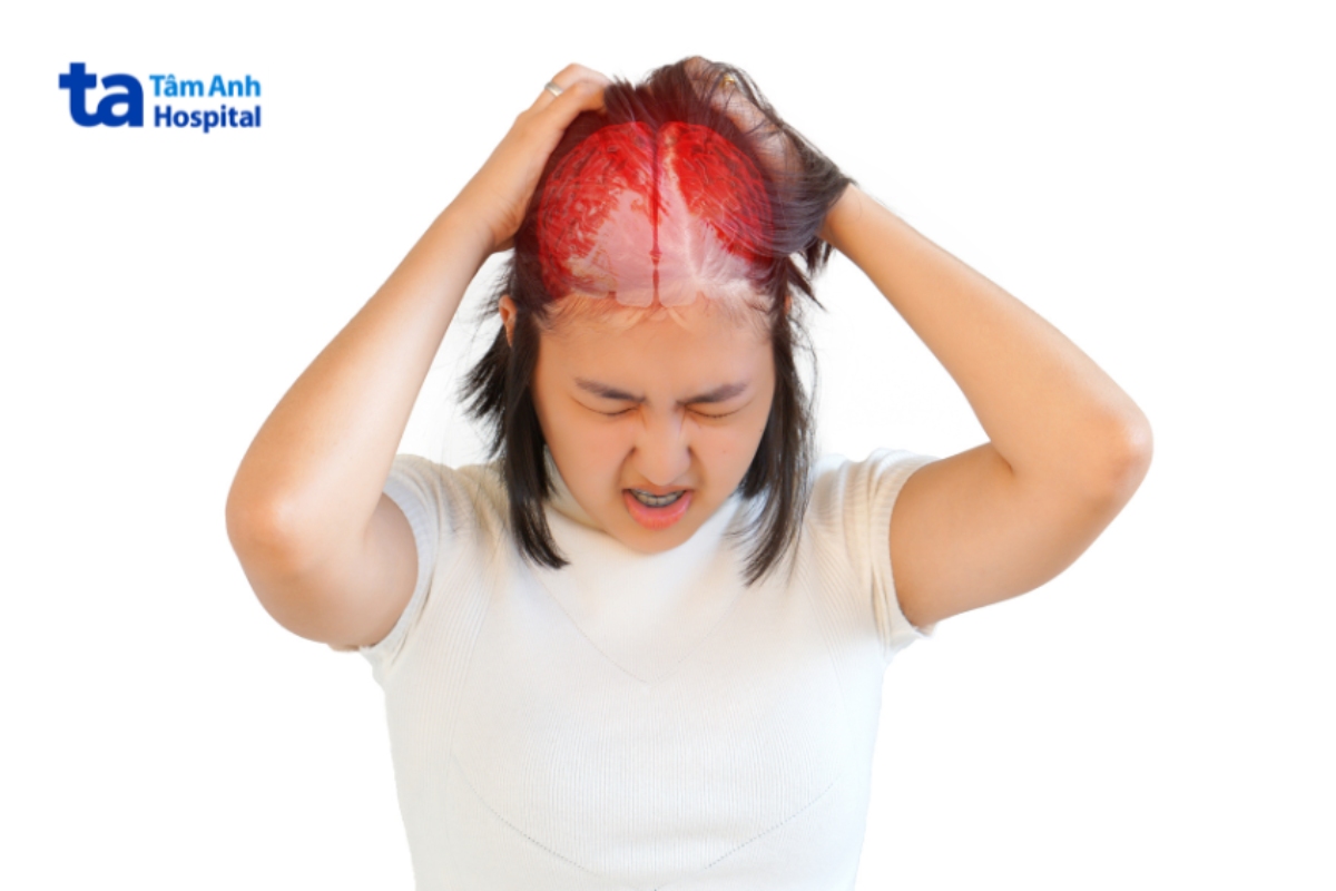 phụ nữ ôm đầu