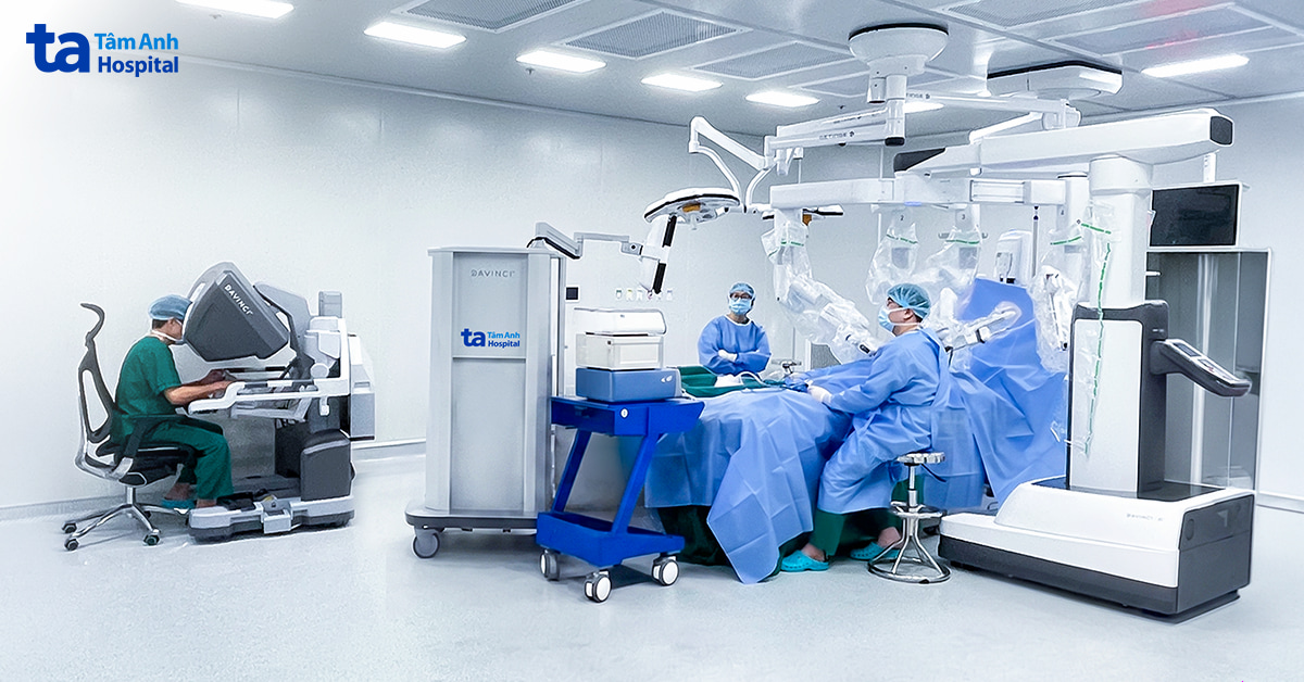 Robot bóc tách khối u lồng ngực hiểm hóc