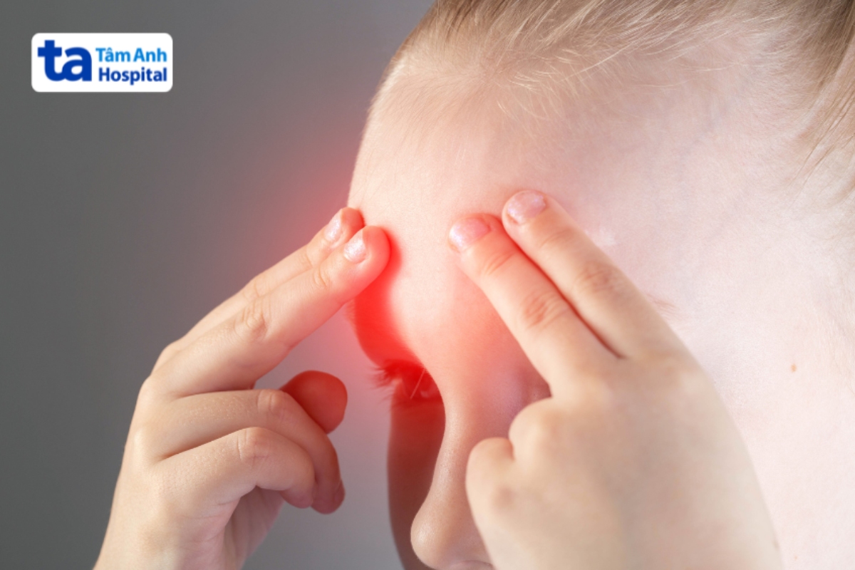 trẻ bị đau ở vùng trán