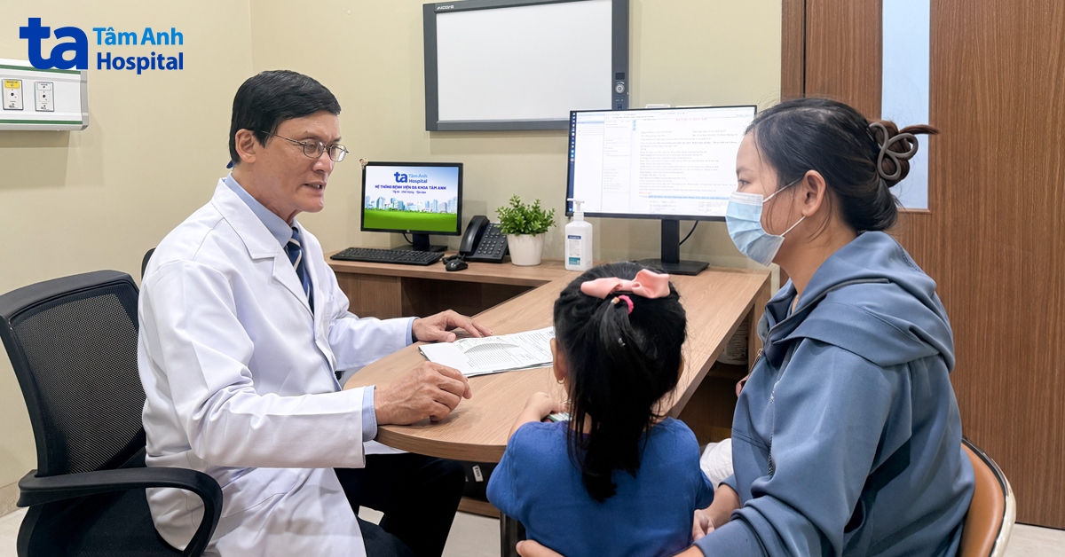 Trẻ dính môi bé có cần phẫu thuật không?