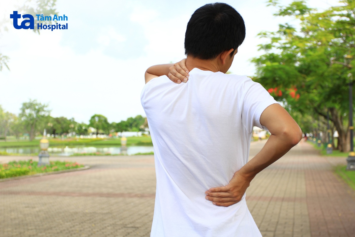 Mất vững cột sống gây đau nhức, khó đi lại