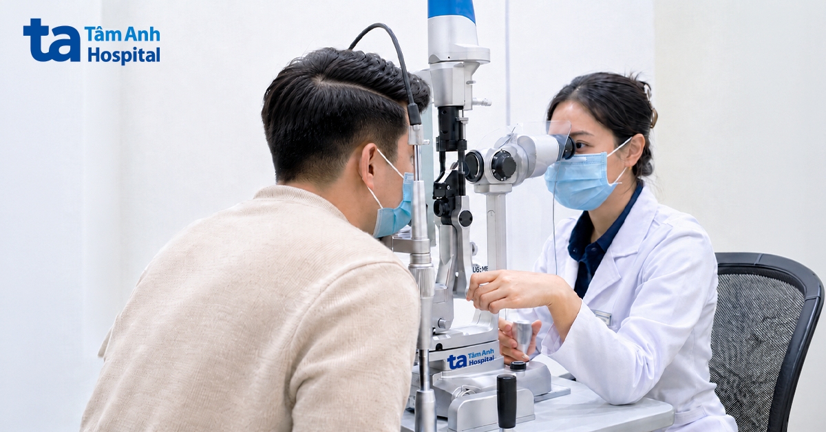 Áp xe mi mắt do lẹo kéo dài