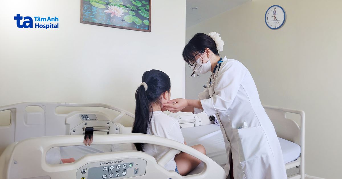 bác linh khám lại cho mai trước khi xuất viện
