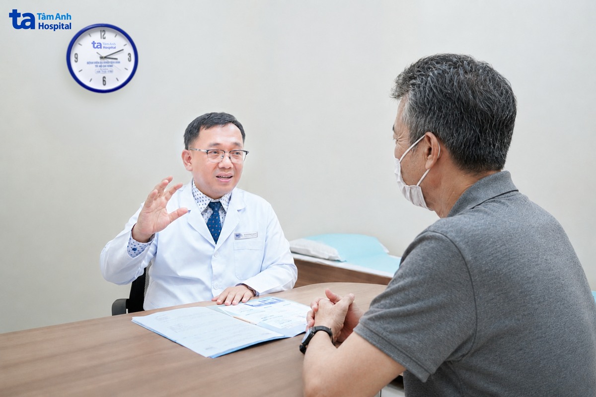 bác sĩ dặn dò người bệnh