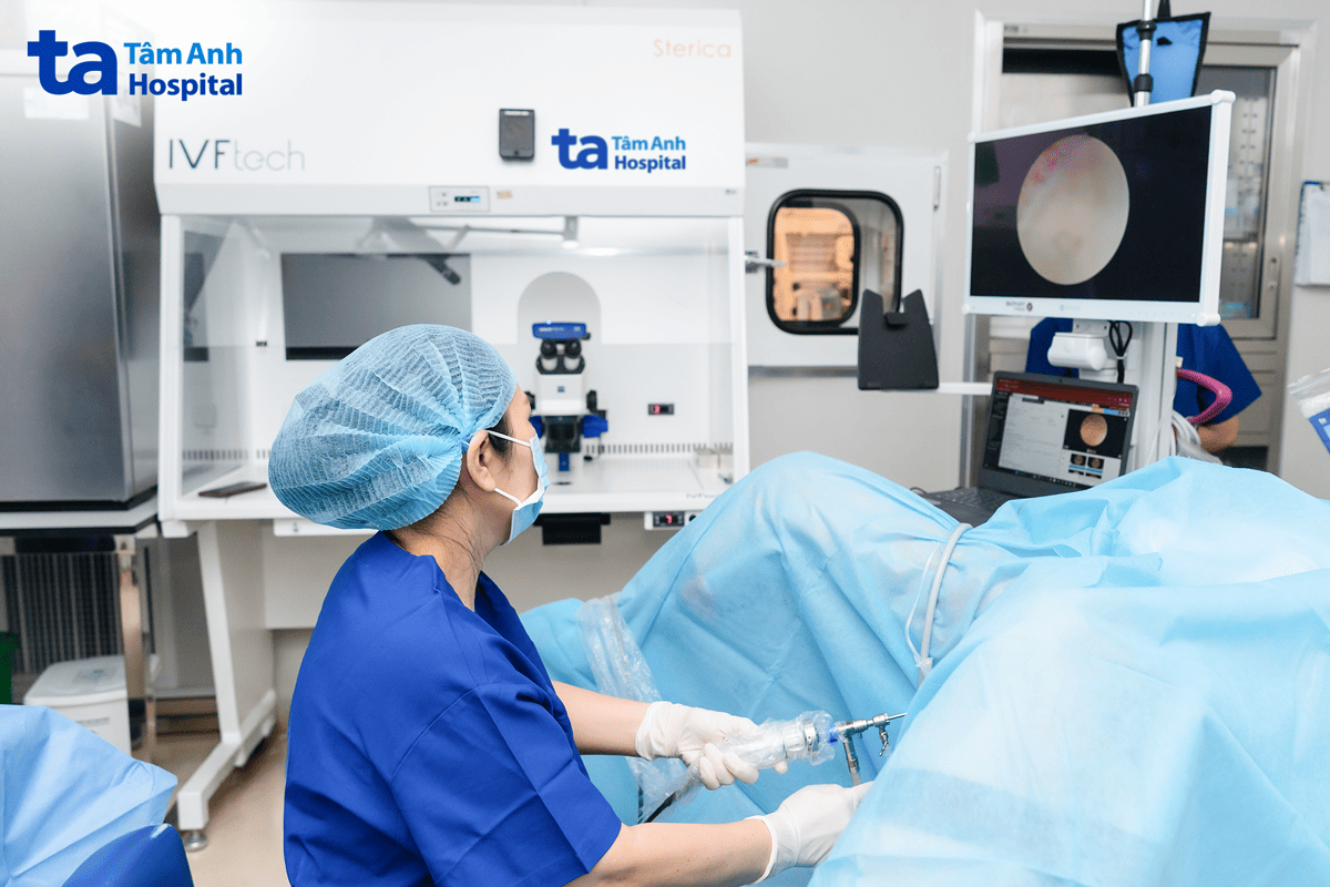 bác sĩ thảo nội soi buồng tử cung tìm nguyên nhân hiếm muộn cho chị hương