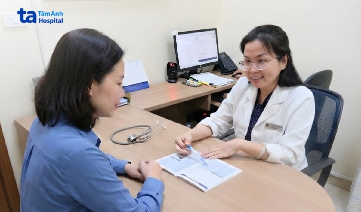bác sĩ trúc tư vấn bệnh nhân