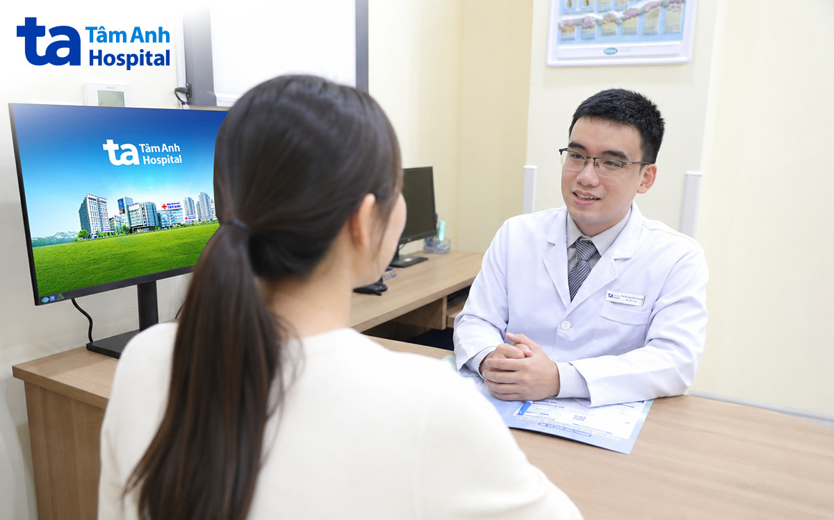 bác sĩ tư vấn bệnh nhân