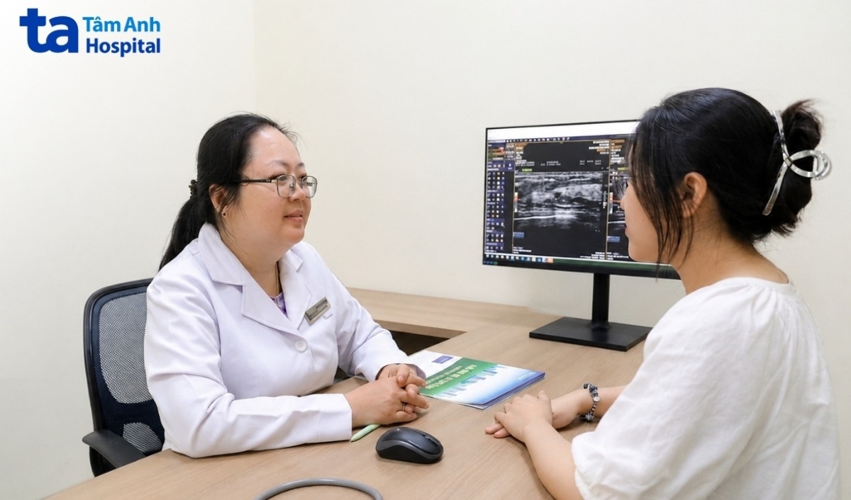 bác sĩ phương đang tư vấn bệnh