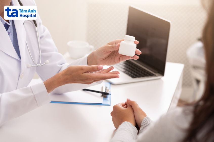 Bác sĩ tư vấn cách sử dụng thuốc lợi mật an toàn.