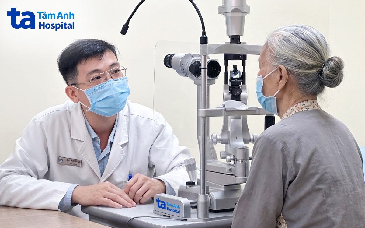 Phù hoàng điểm do biến chứng bệnh võng mạc