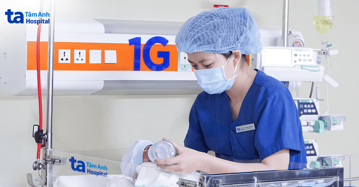 Bé sinh non 1,5 kg sốc nhiễm trùng do dính ruột