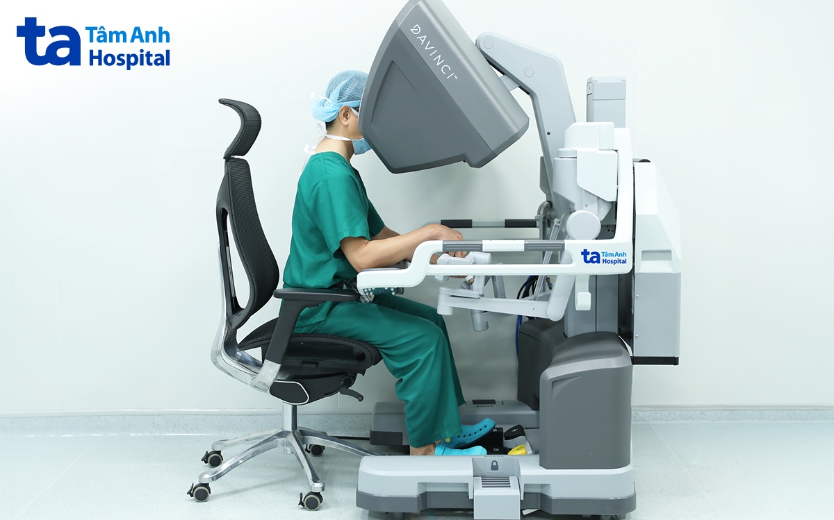 BS Thái điều khiển robot