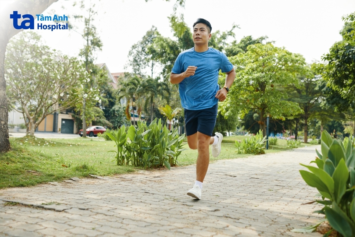 các bài tập cường độ cao như hiit, chạy nước rút hoặc nâng tạ nặng, đường huyết có thể tăng tạm thời