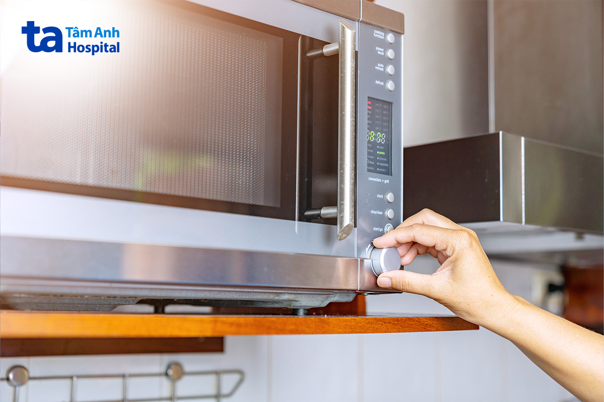 Điều chỉnh lò vi sóng để hâm nóng thức ă