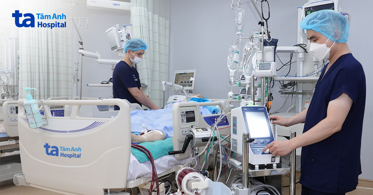 Cấp cứu thành công cụ bà 79 tuổi sốc tim nguy kịch