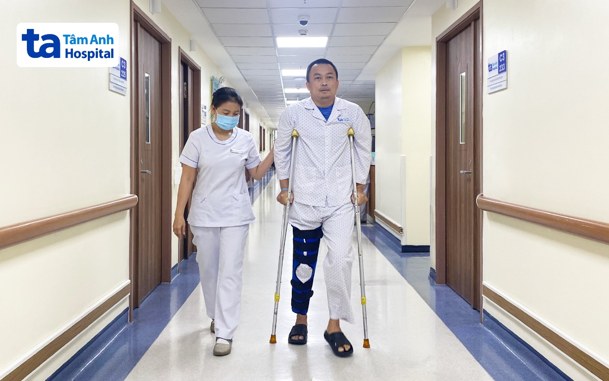 Người bệnh tập đi lại, chuẩn bị xuất viện.