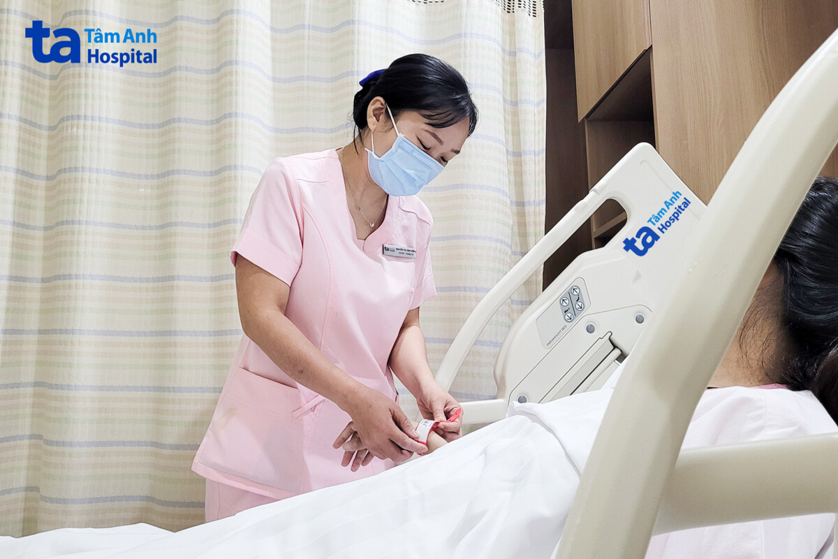 Chị Hải Anh được chăm sóc sức khỏe sau sinh tại Trung tâm Sản Phụ khoa