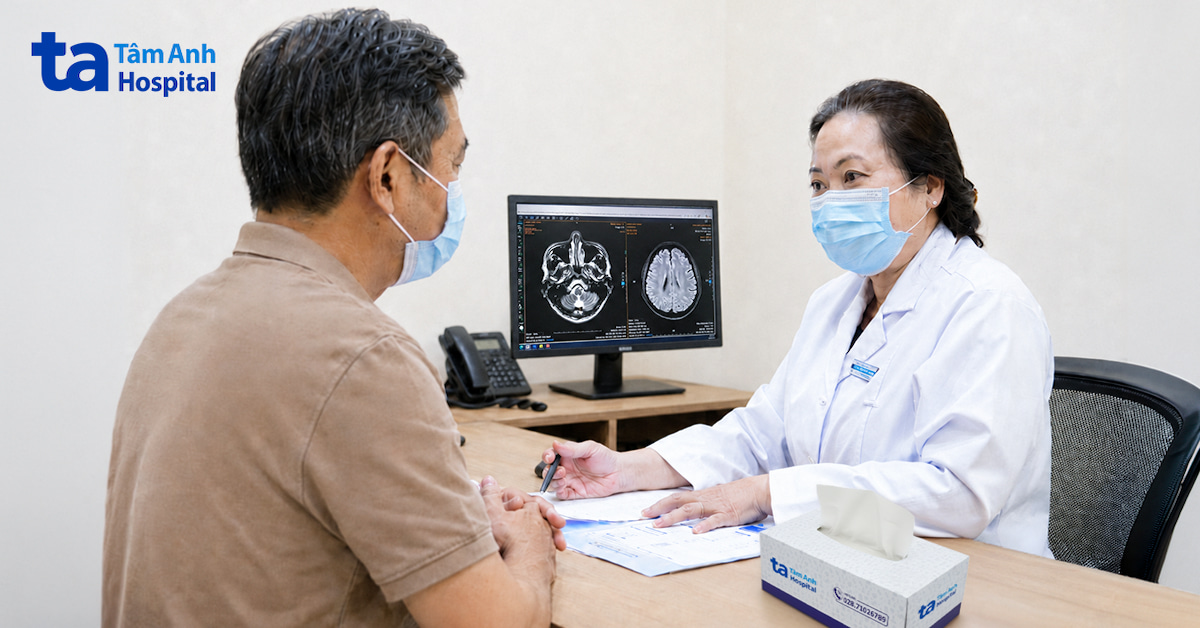 Chóng mặt kéo dài, không ngờ nang nước to bằng quả cam trong não