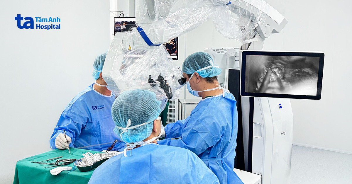 Đau đầu một tuần phát hiện đột quỵ máu lan rộng trong não