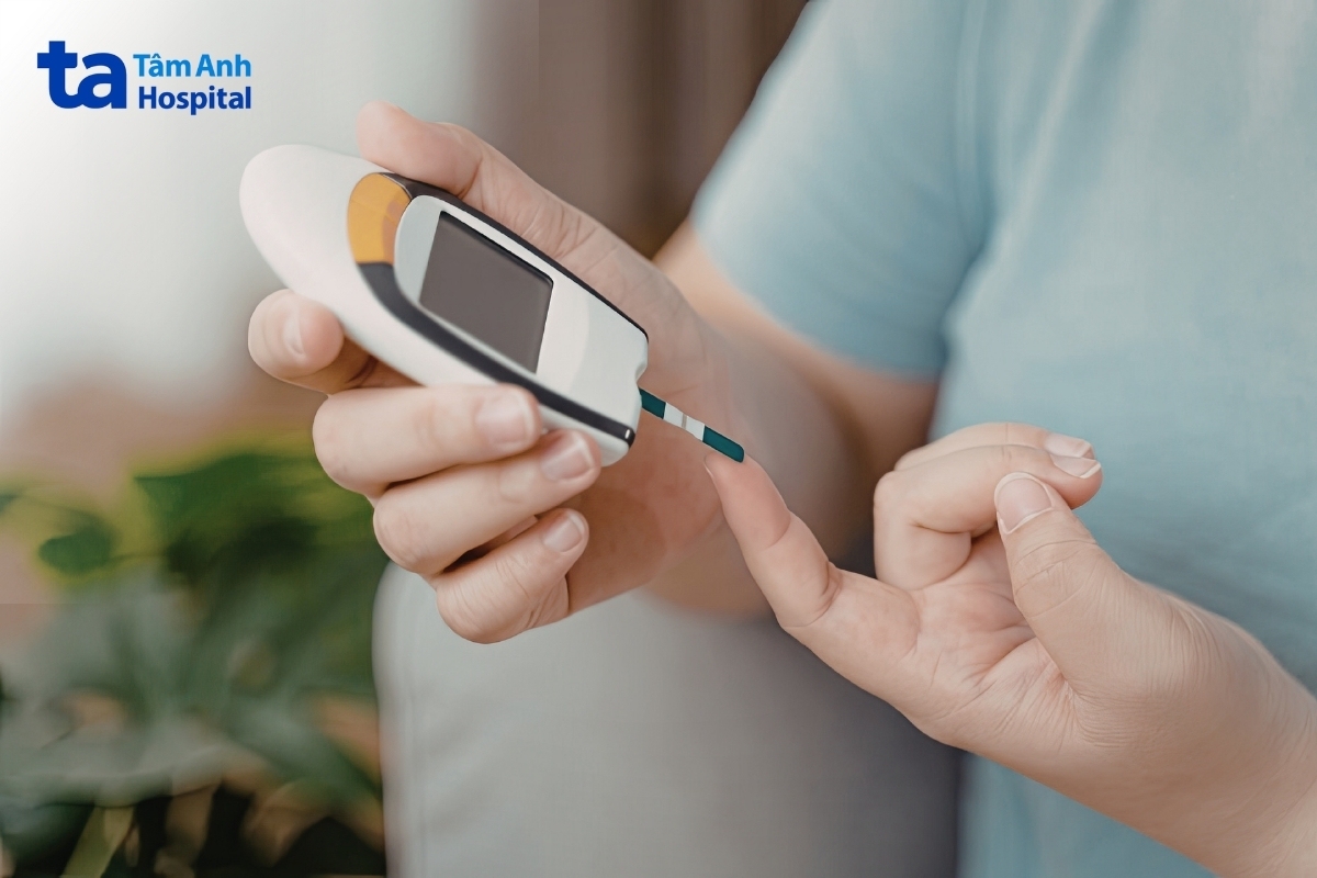 để tập luyện an toàn và tránh tăng đường huyết đột ngột, người bệnh nên kiểm tra đường huyết trước