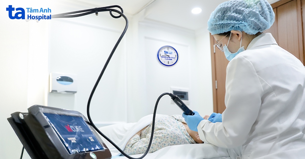 Điều trị sẹo rỗ bằng bóc tách hỗ trợ bởi khí CO₂