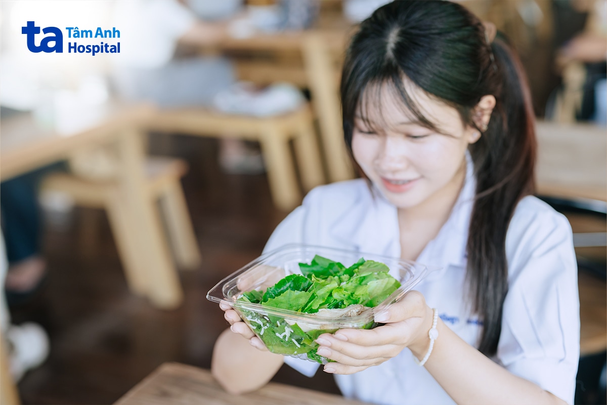 Dinh dưỡng cân đối hỗ trợ cơ thể phát triển trong tuổi dậy thì.