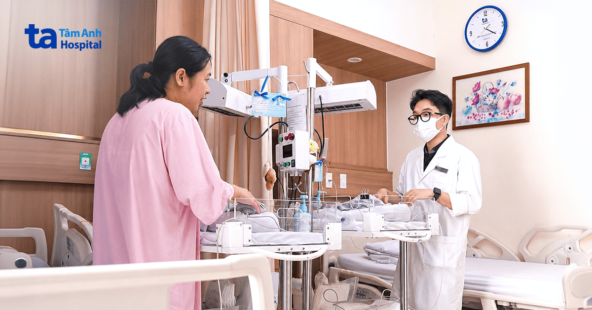 Nỗ lực giữ song thai mắc hội chứng truyền máu cho người phụ nữ hiếm muộn nhiều năm