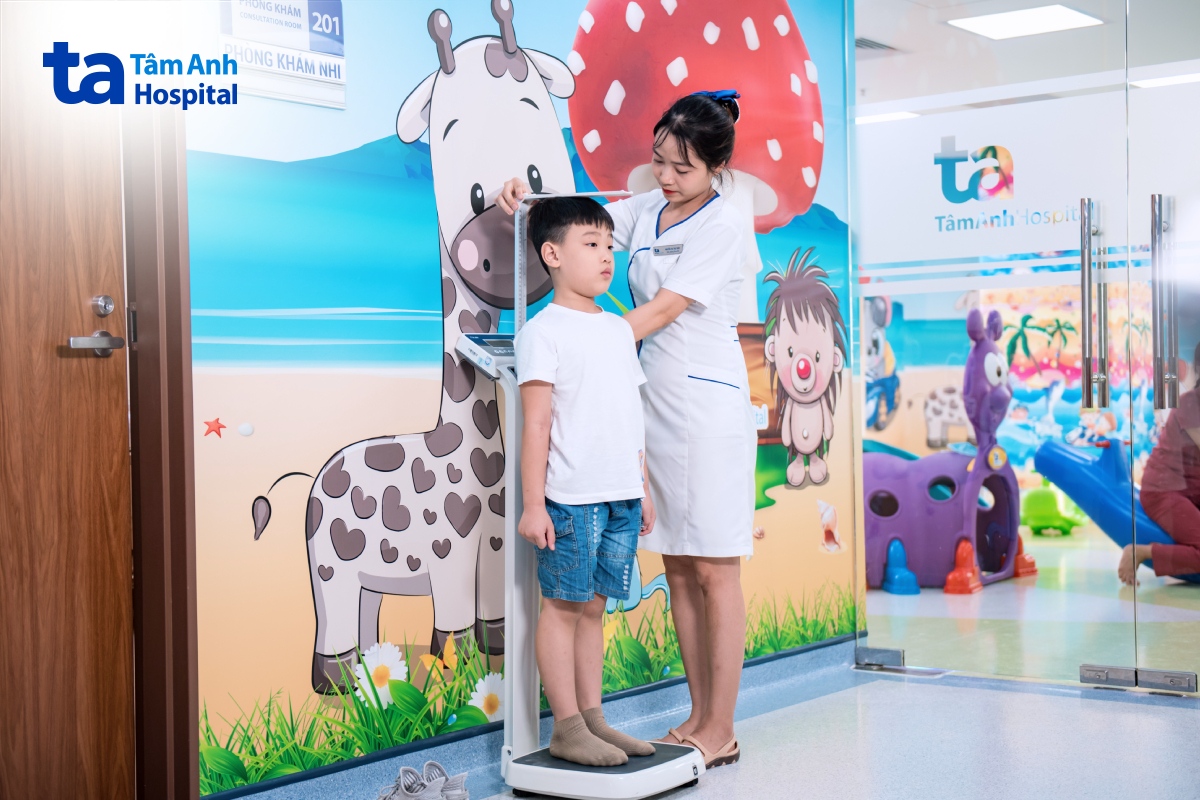 gói chuyên biệt tầm soát dậy thì sớm, trẻ được đánh giá sức khỏe tổng quát