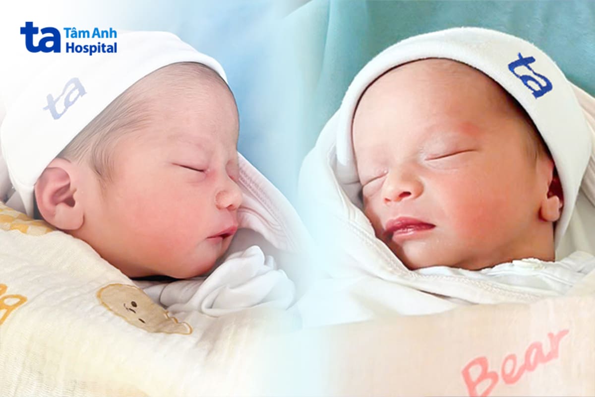 hai bé gái con chị bích khi mới chào đời
