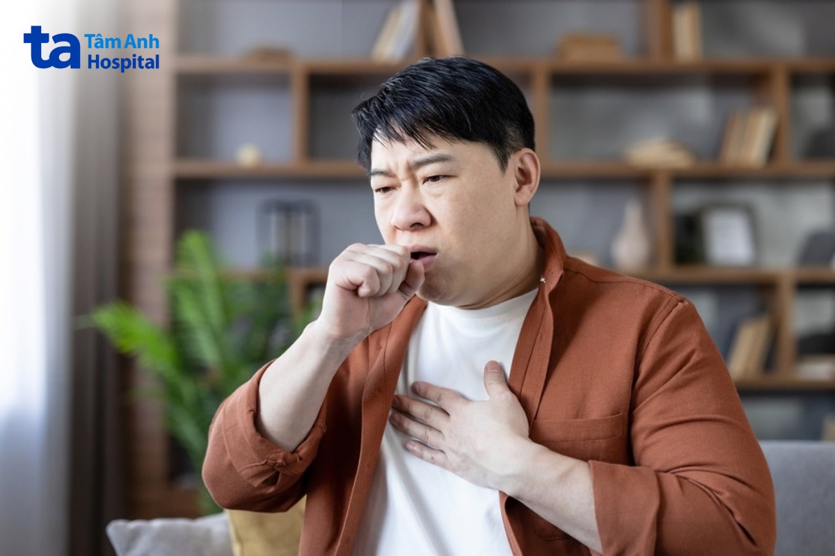 ho dai dẳng, đau ngực, khó thở… có thể là những dấu hiệu của ung thư biểu mô tuyến phổi