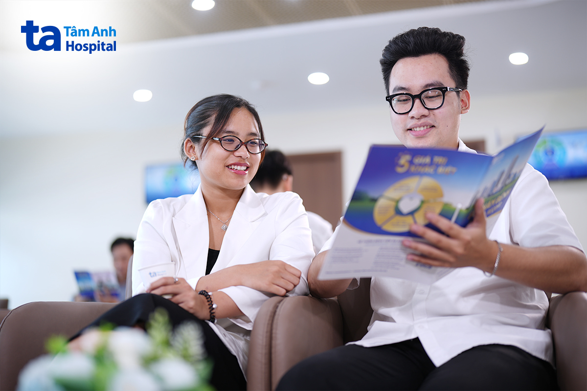 Cặp đôi khám tiền hôn nhân tại Tâm Anh Hà Nội