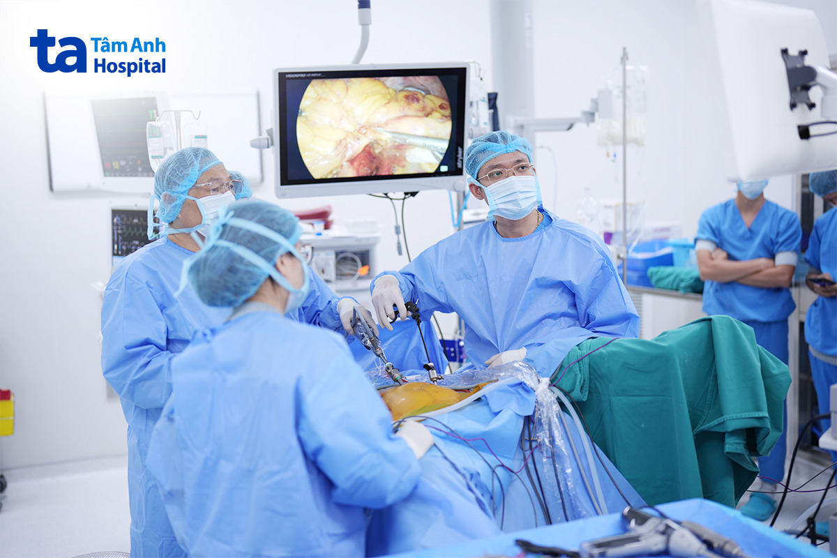 khóa học kết hợp lý thuyết và lâm sàng