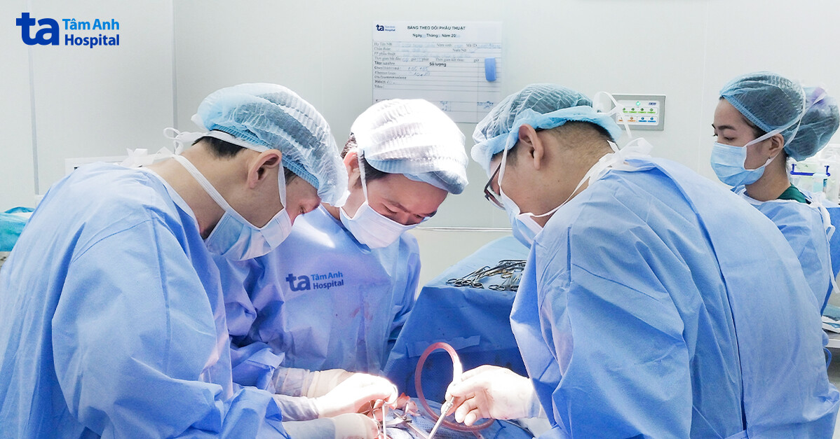 Khối nang bằng quả bưởi trong bìu suýt làm teo tinh hoàn