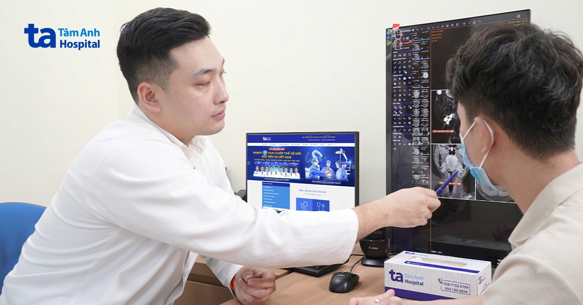 Suýt mất thính lực vì đeo tai nghe 10 tiếng mỗi ngày