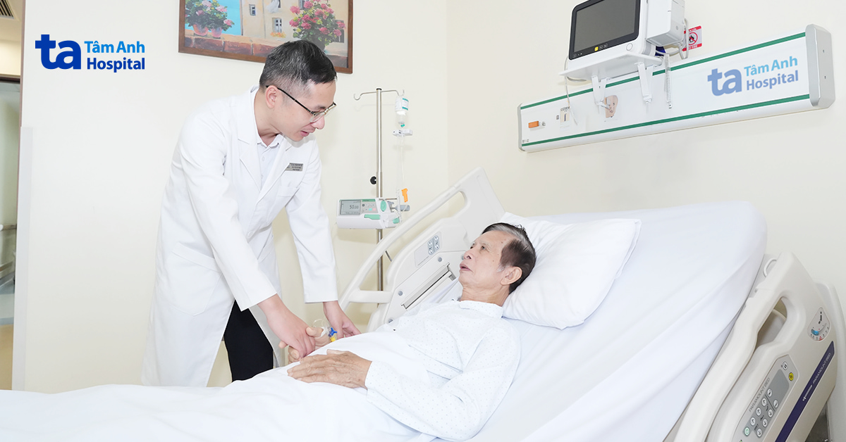 Ngừng tim hai ngày sau nhồi máu cơ tim, cụ ông 77 tuổi được cứu sống